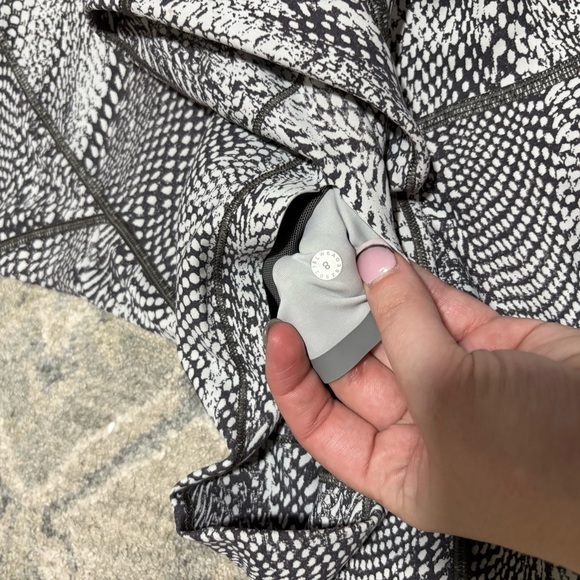 Lululemon In Movement Crop Everlux 19” Legging Swerve Vapor Metal Grey 8 - Picture 2 of 3